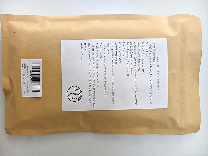 Cat Toy Grass Treats Freeze Dried 2 in 1 250g Fish Oil Chicken Cats Chew Grass Pellet Kitten Catnip for Hairball Removal Kitty Bite Snack for Cleaning Teeth Kitten Dental Food Indoor (8.82oz)