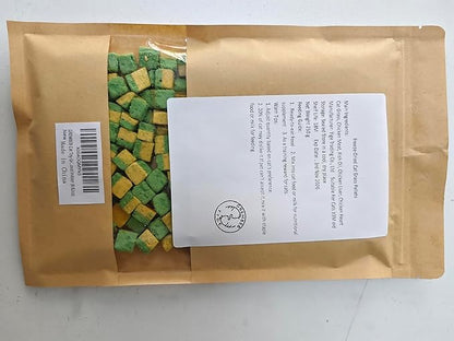 Cat Toy Grass Treats Freeze Dried 2 in 1 250g Fish Oil Chicken Cats Chew Grass Pellet Kitten Catnip for Hairball Removal Kitty Bite Snack for Cleaning Teeth Kitten Dental Food Indoor (8.82oz)